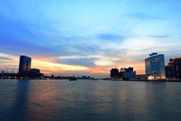ai里面怎么描弧线，ai里面怎么描弧线的线